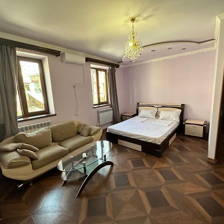 Favorit Hotel-Hostel Erivan Exterior foto
