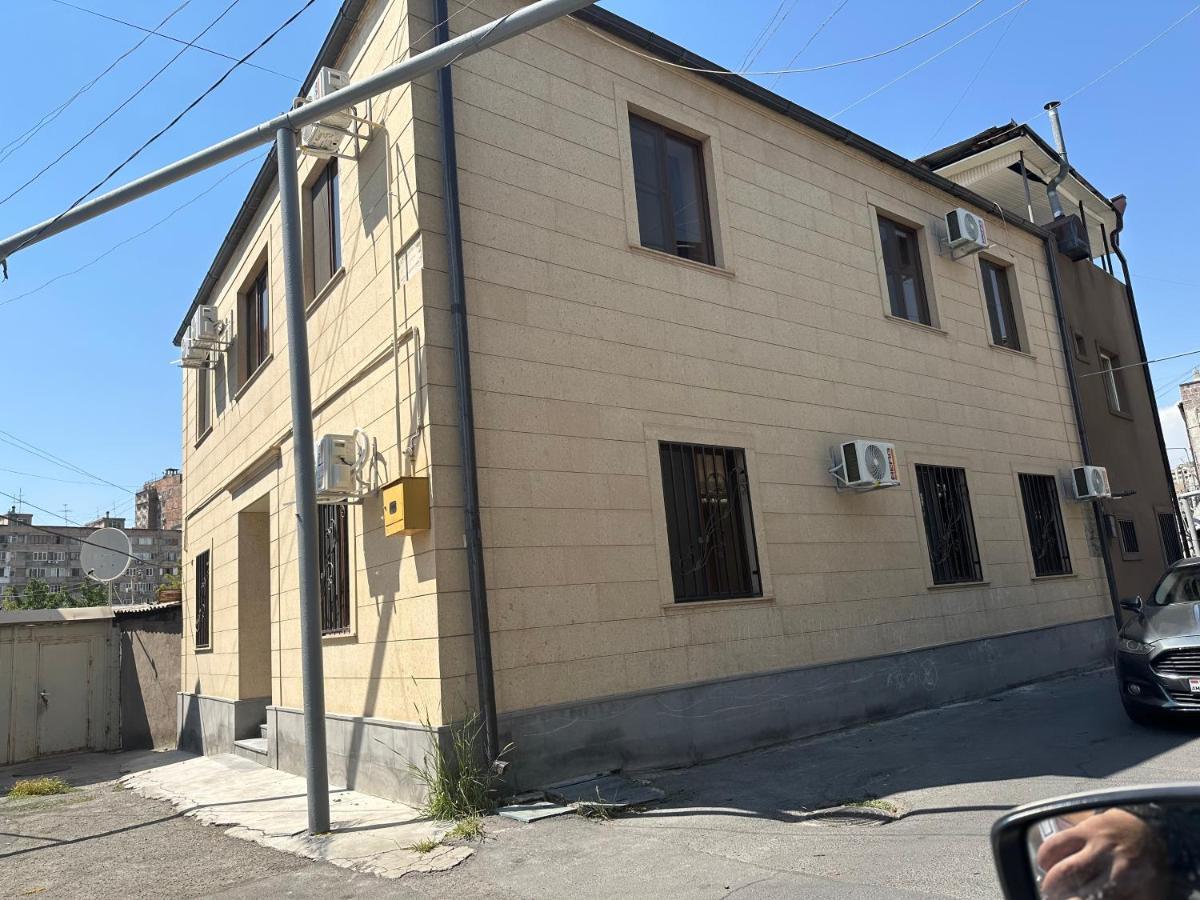 Favorit Hotel-Hostel Erivan Exterior foto