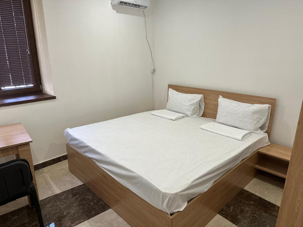 Favorit Hotel-Hostel Erivan Exterior foto